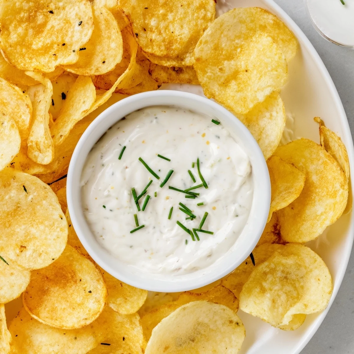 Close-up of potato chips with onion dip, a classic American appetizer ready to enjoy.