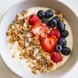 Joghurt Granola Beeren Bowl
